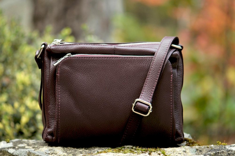 MaxFly kožená crossbody kabelka 5542 bordó
