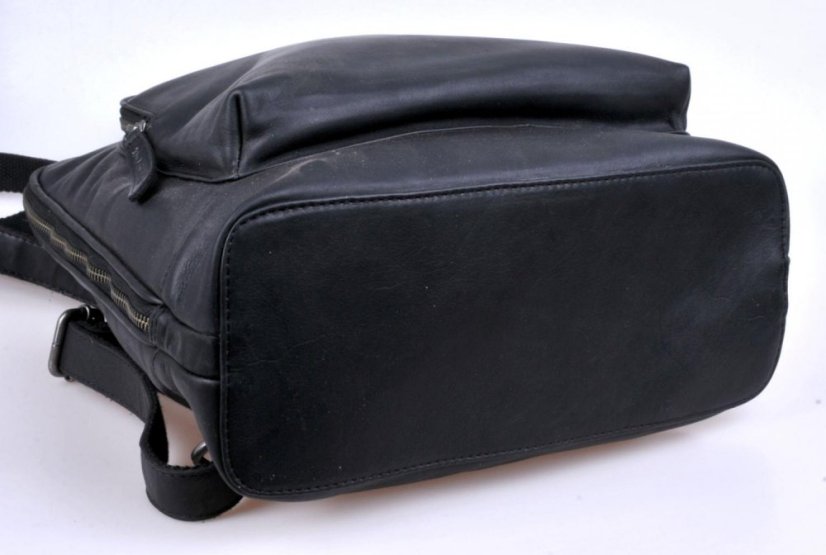Černý kožený batoh LBB-133