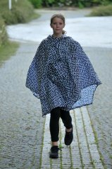 Dámská pláštěnka Reisenthel mini maxi poncho signature navy AN4073