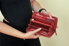 Prostorná dámská peněženka celá zip RFID Old River PWS-670 červená