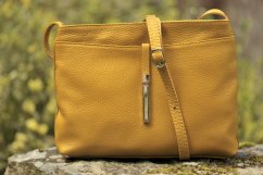 Dámská kožená crossbody kabelka 5085 tmavě žlutá